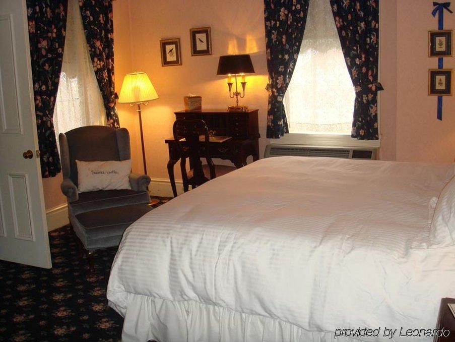 Bird-In-Hand Village Inn & Suites Room photo