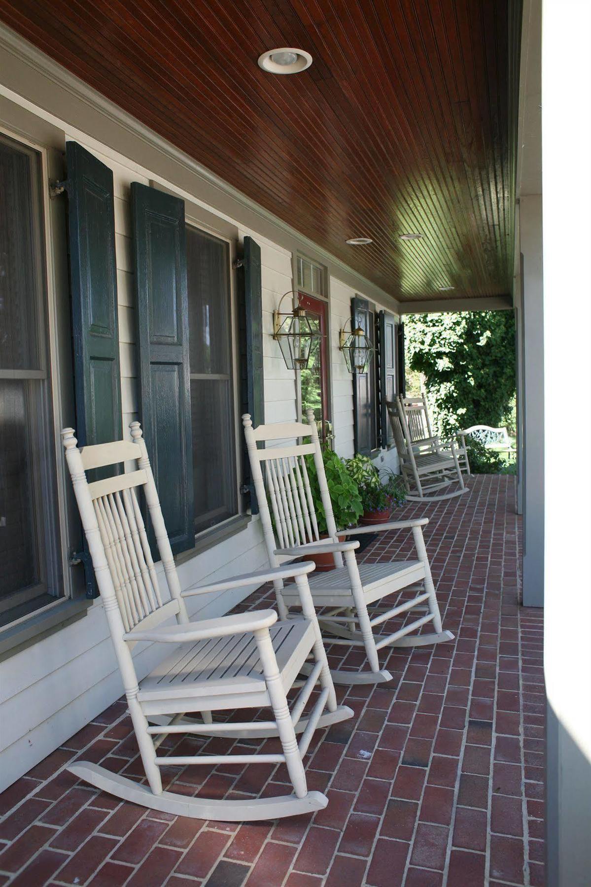Bird-In-Hand Village Inn & Suites Exterior photo